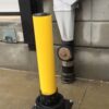 Bolardo SlowStop tipo 3 protegiendo una bajante